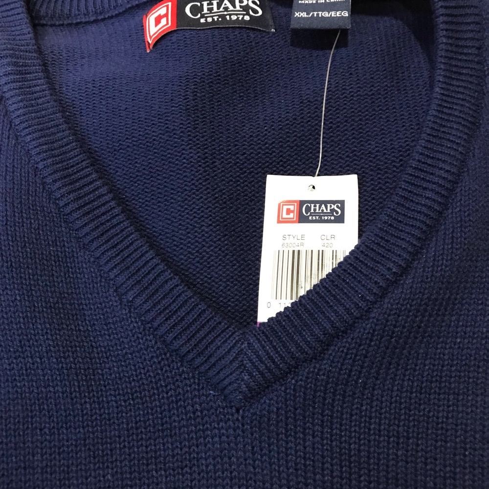 CHAPS V-NECK COTTON SWEATER NWT!! 💙